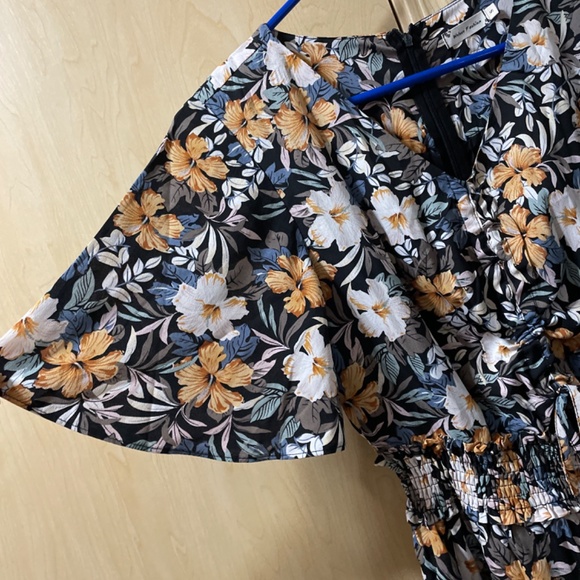 Women Small Gorgeous Floral Romper- Tie up adjustable front that can be worn dow - Picture 2 of 7